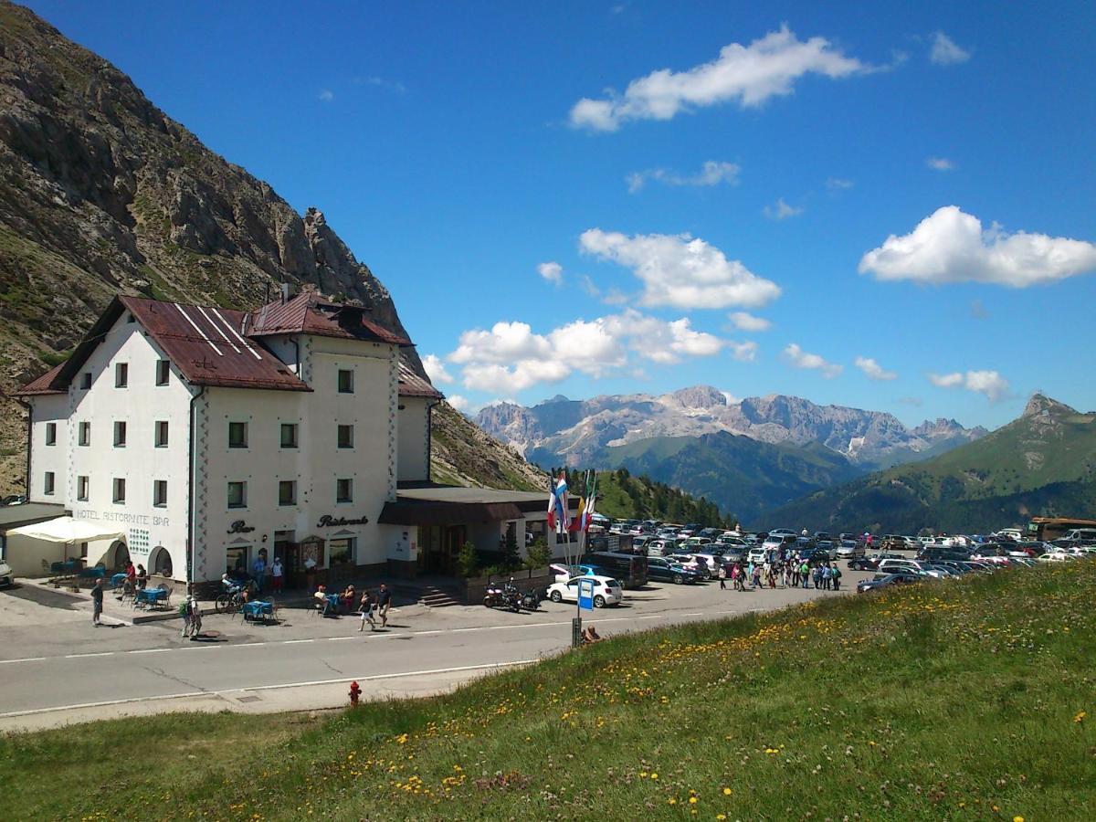 Hotel Col Di Lana Canazei Bagian luar foto