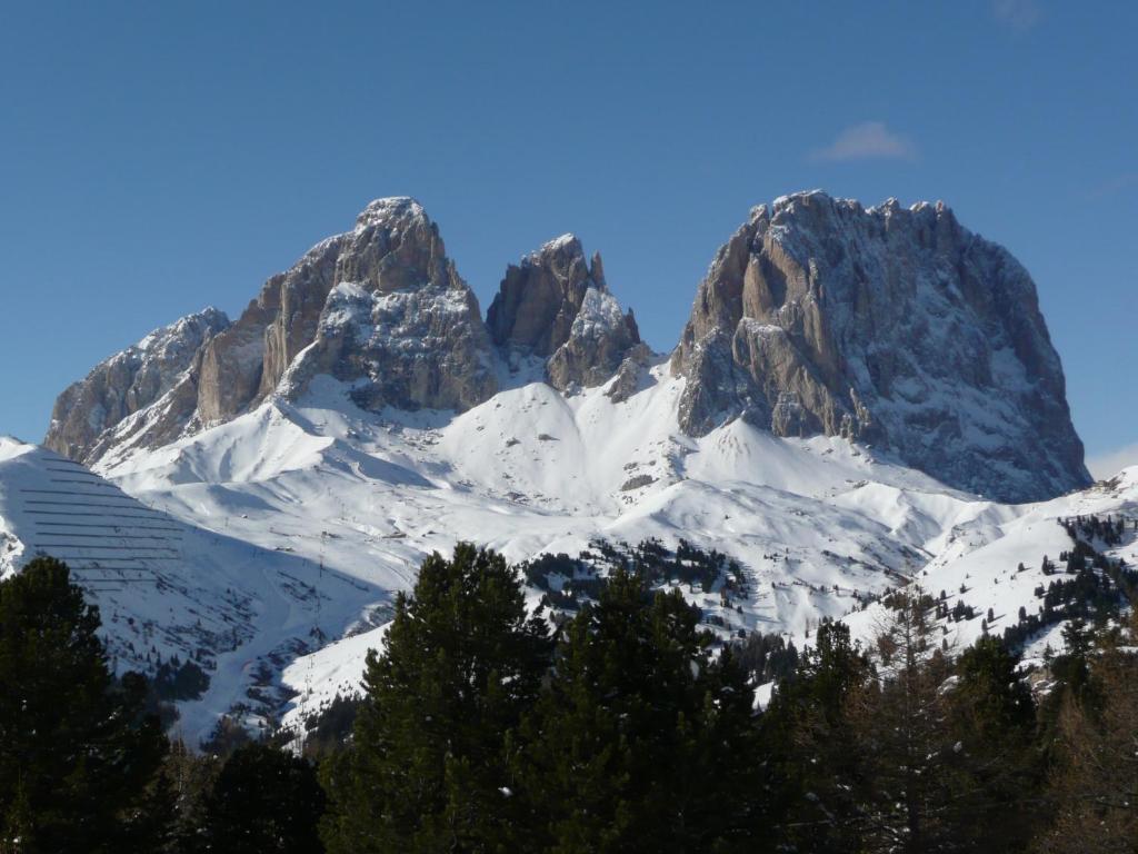 Hotel Col Di Lana Canazei Bagian luar foto