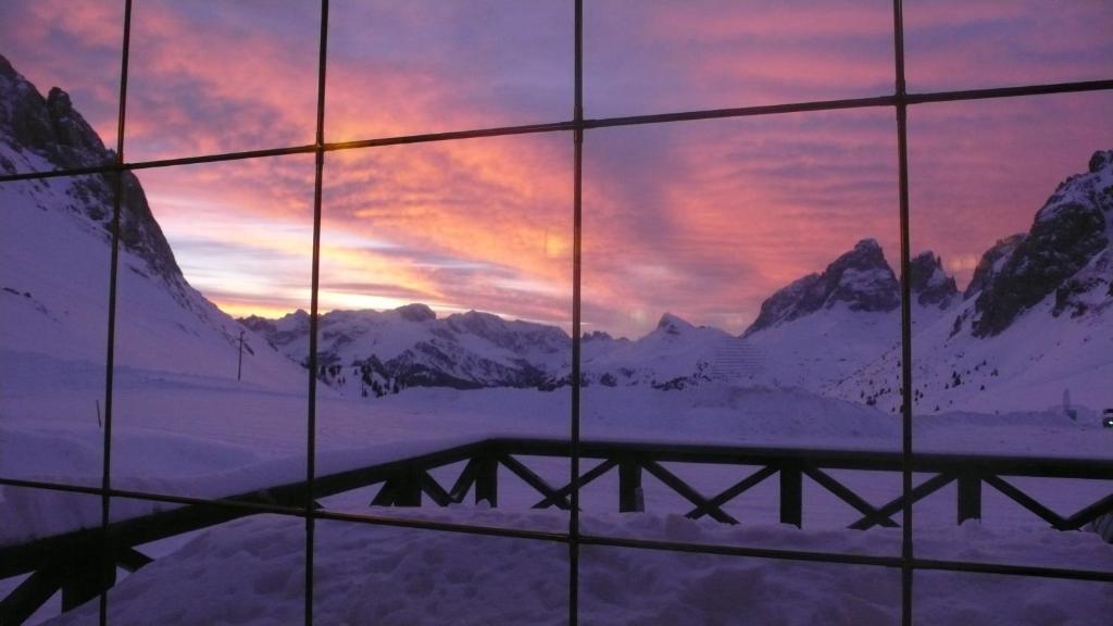 Hotel Col Di Lana Canazei Bagian luar foto