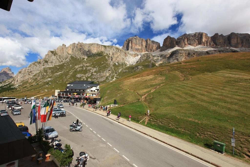 Hotel Col Di Lana Canazei Bagian luar foto